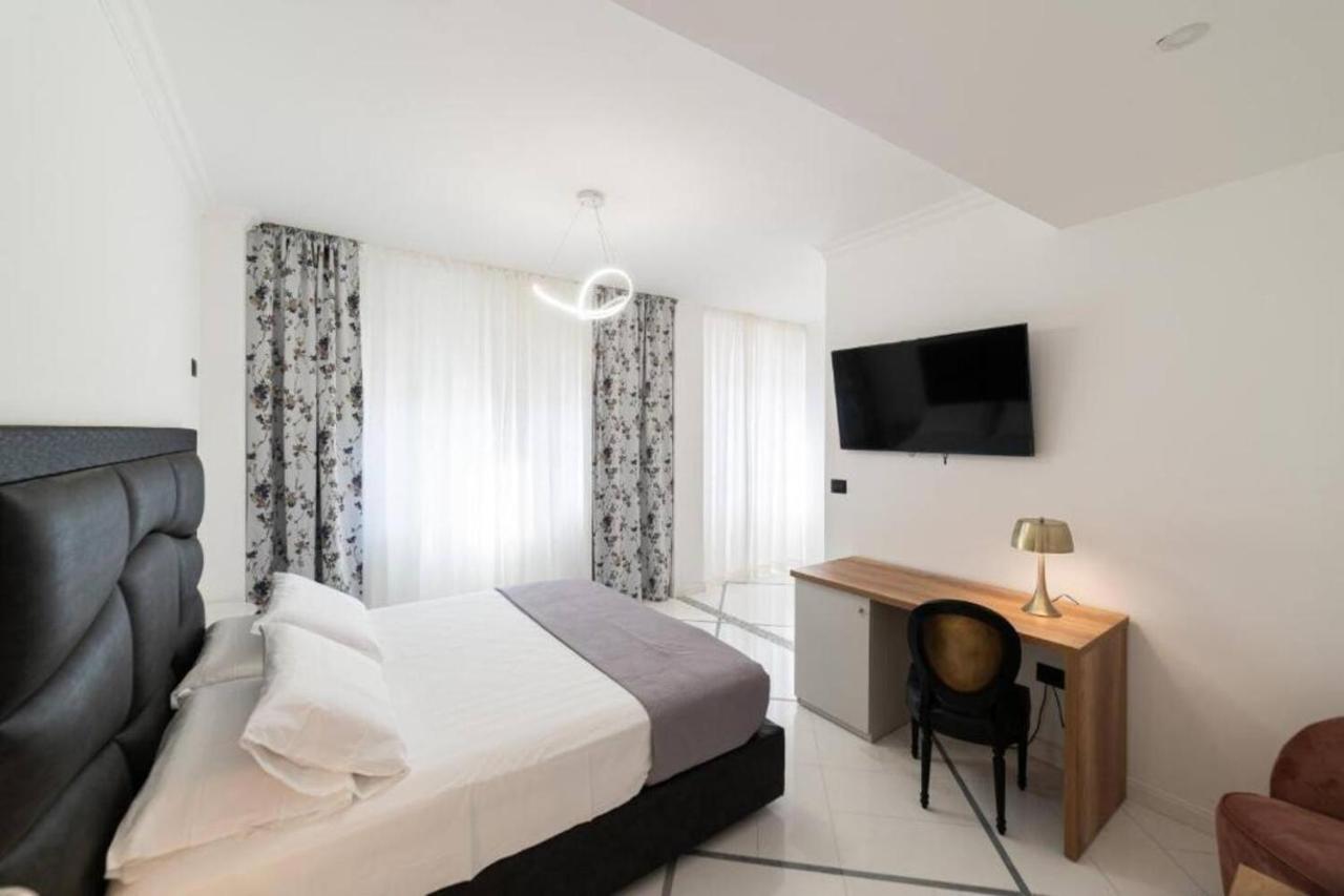 Apartments Hotel Real Suite Napoli Chiaia Mergellina Dış mekan fotoğraf