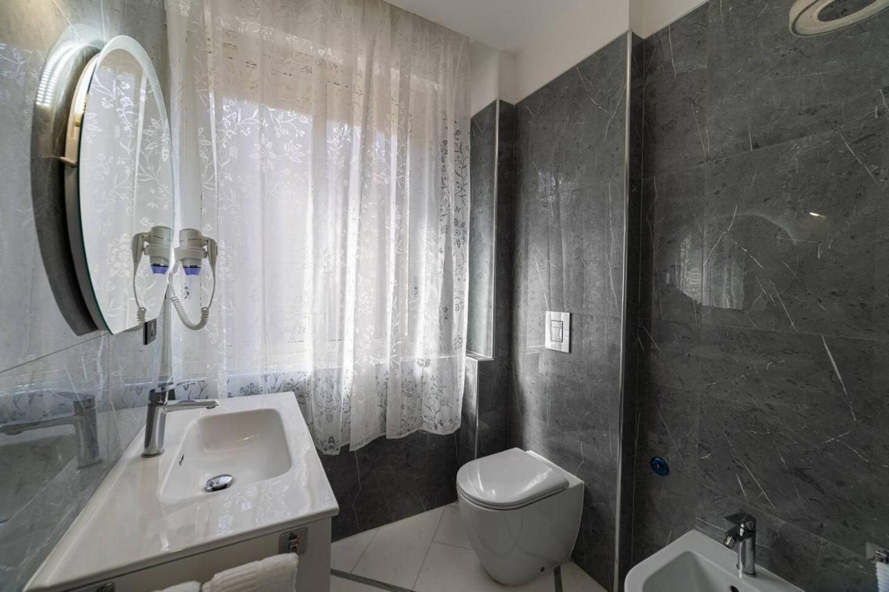 Apartments Hotel Real Suite Napoli Chiaia Mergellina Dış mekan fotoğraf