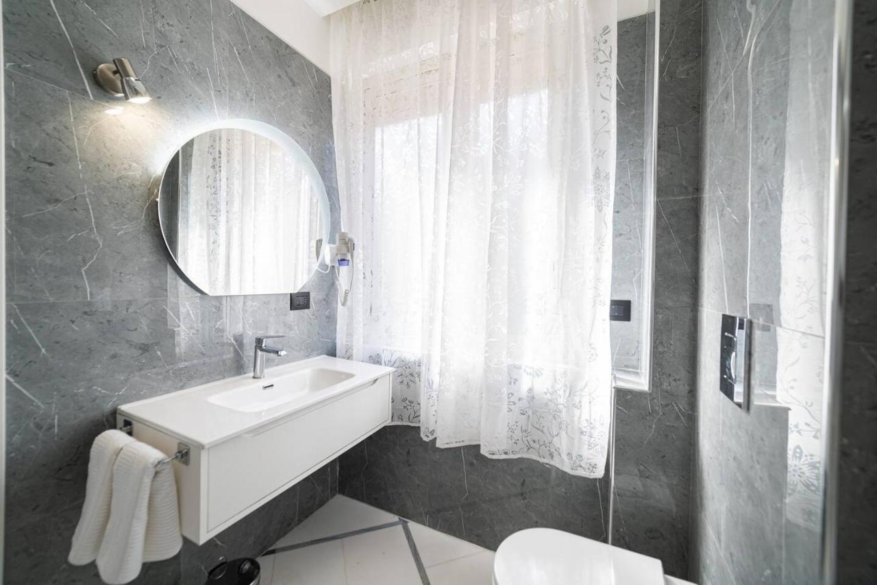 Apartments Hotel Real Suite Napoli Chiaia Mergellina Dış mekan fotoğraf
