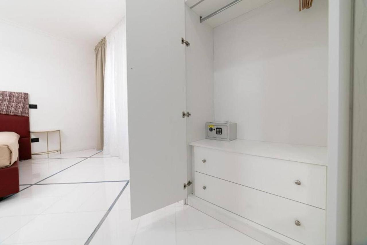 Apartments Hotel Real Suite Napoli Chiaia Mergellina Dış mekan fotoğraf