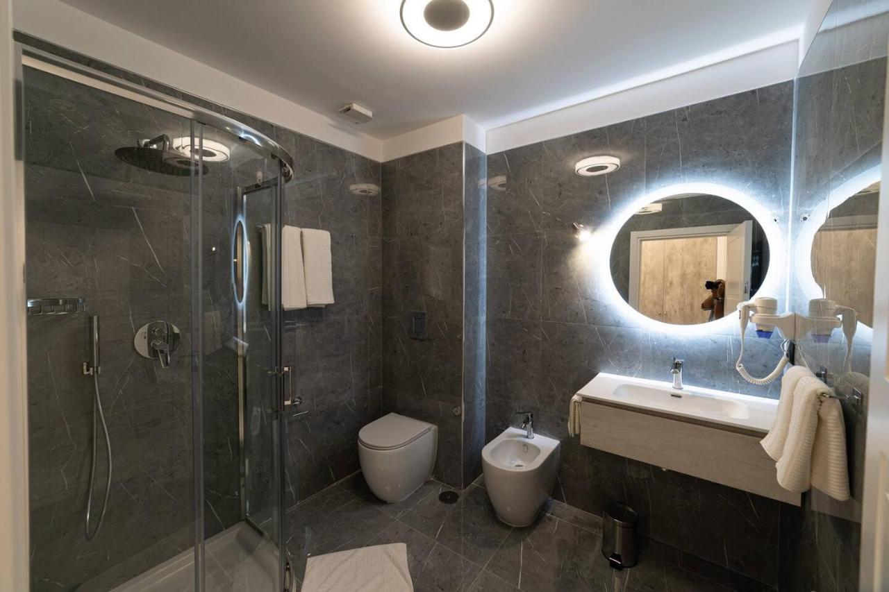 Apartments Hotel Real Suite Napoli Chiaia Mergellina Dış mekan fotoğraf