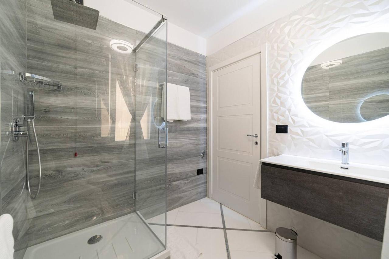 Apartments Hotel Real Suite Napoli Chiaia Mergellina Dış mekan fotoğraf