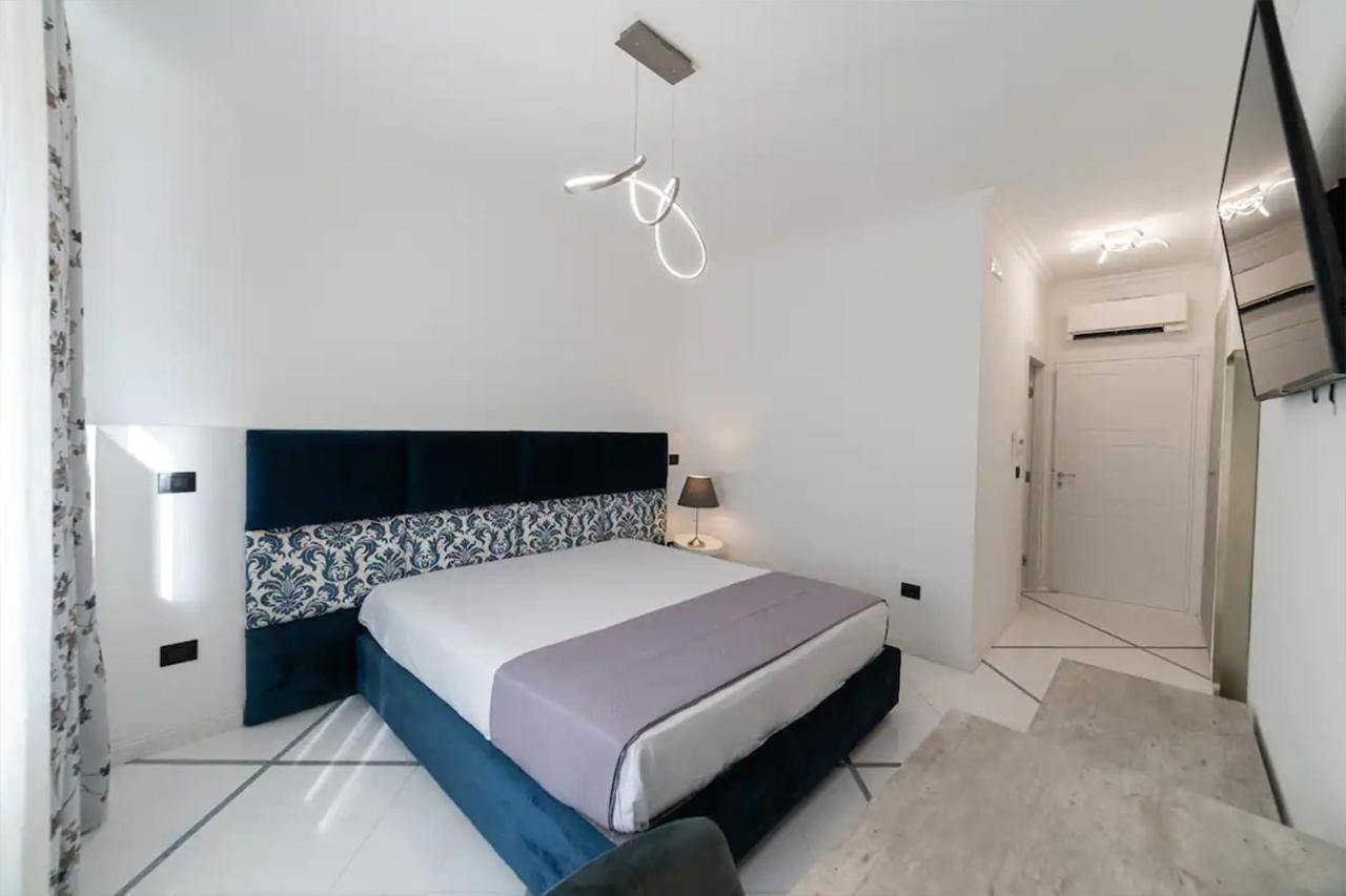 Apartments Hotel Real Suite Napoli Chiaia Mergellina Dış mekan fotoğraf